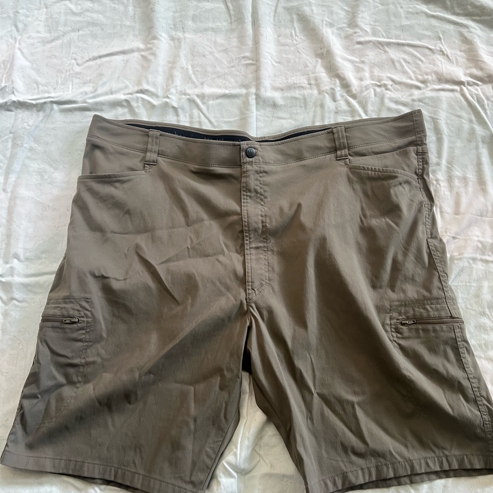 Wrangler Authenic Men's  Outdoor Hiking Khaki Green Cargo Shorts